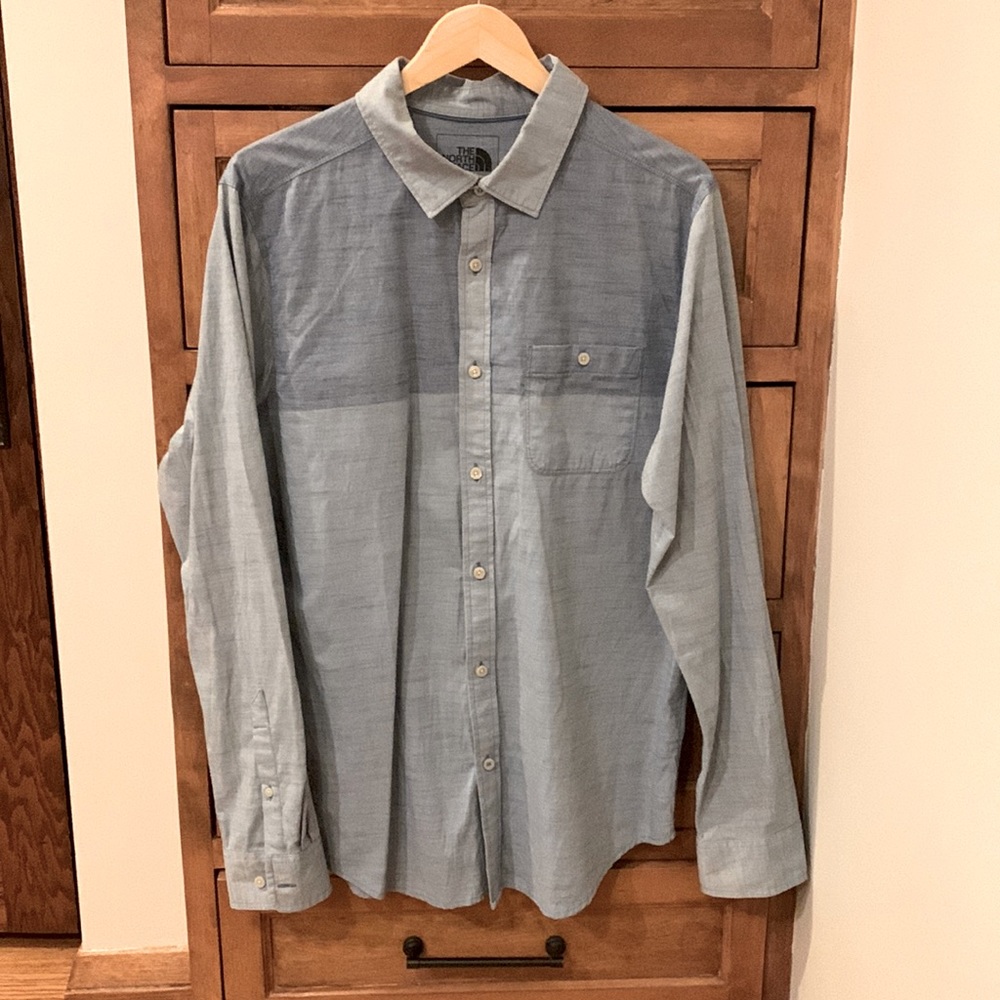 Men’s Large North Face Button Down Collared Shirt